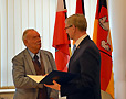 Halwart Schrader wird in Uelzen mit dem Bundesverdienstkreuz ausgezeichnet