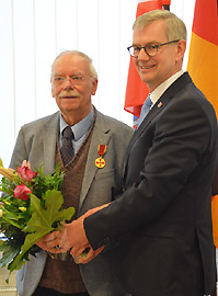 Halwart Schrader erhält die Verdienstmedaille des Verdienstordens